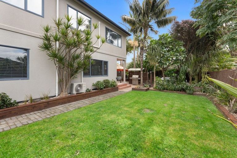 Photo of property in 26 Gunner Drive, Te Atatu Peninsula, Auckland, 0610