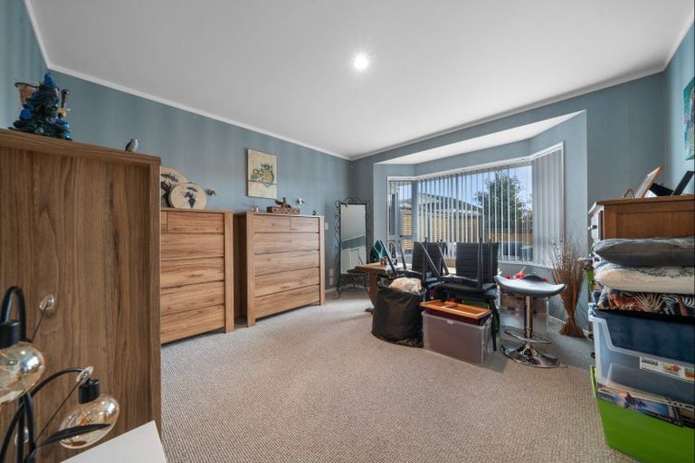 Photo of property in 33 Heta Road, Highlands Park, New Plymouth, 4312