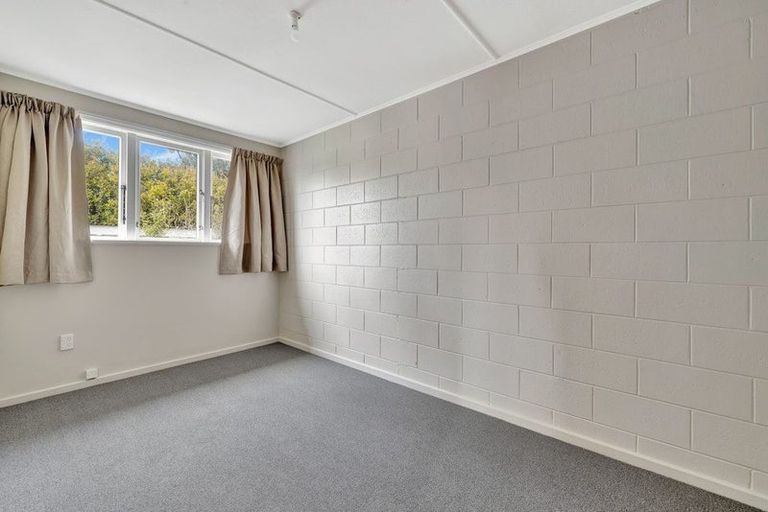 Photo of property in 21 Ealing Street, Redwood, Christchurch, 8051