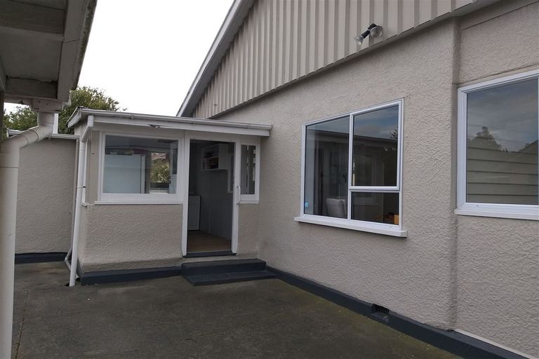 Photo of property in 30 Gamblins Road, Saint Martins, Christchurch, 8022