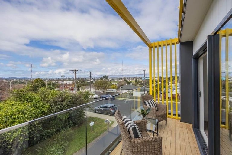 Photo of property in 43a/3 Waimumu Road, Massey, Auckland, 0614