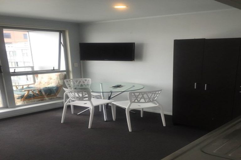 Photo of property in 26 Crompton Road, Massey, Auckland, 0614