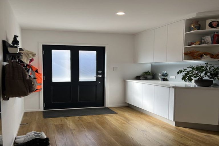 Photo of property in 40 Santiago Crescent, Unsworth Heights, Auckland, 0632