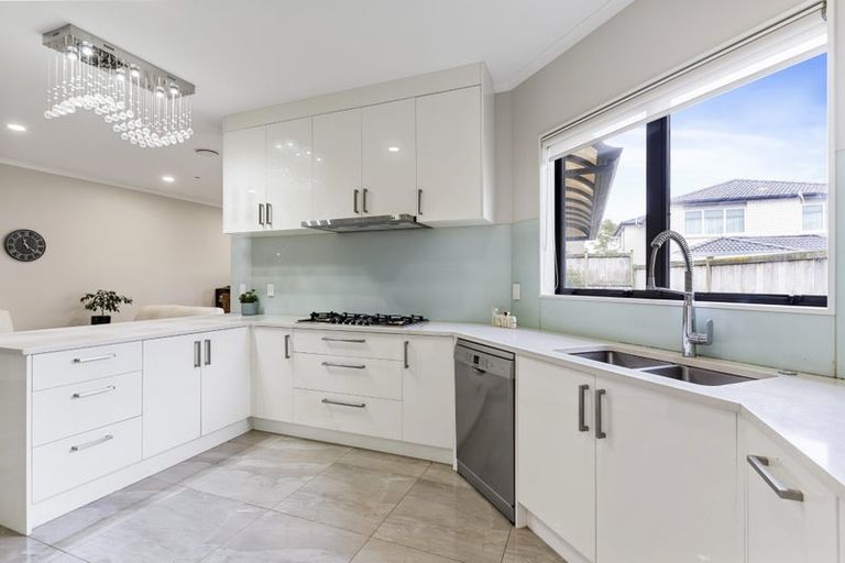 Photo of property in 25 Drumbuoy Drive, Flat Bush, Auckland, 2019
