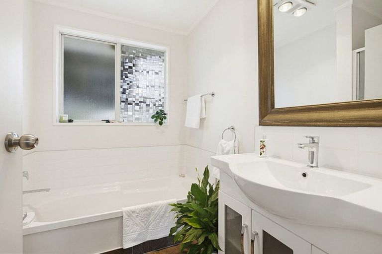 Photo of property in 30a Coates Street, Tawa, Wellington, 5028