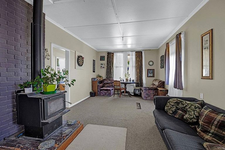 Photo of property in 57 Castle Street, Eltham, 4322