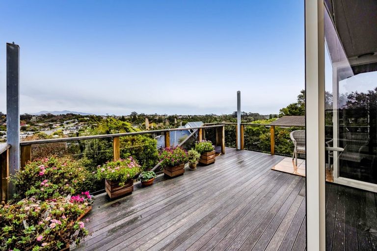 Photo of property in 21 Longview Drive, Merrilands, New Plymouth, 4312