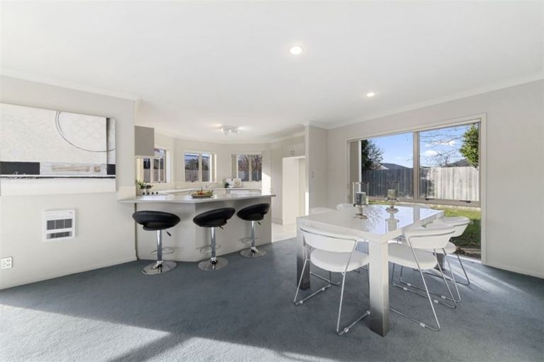 Photo of property in 44 Coolspring Way, Redwood, Christchurch, 8051