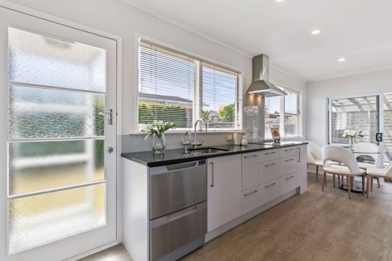 Photo of property in 3 Grimshaw Place, Henderson, Auckland, 0612