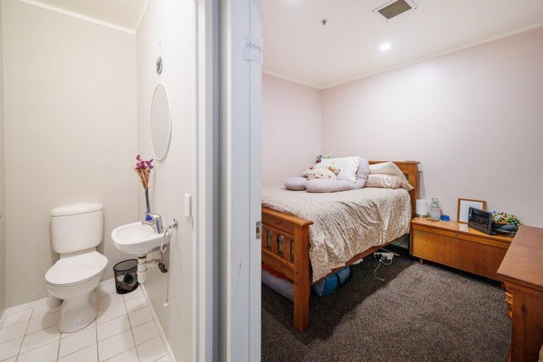 Photo of property in Maddison Apartments, 3/6a Queen Street, Palmerston North, 4410