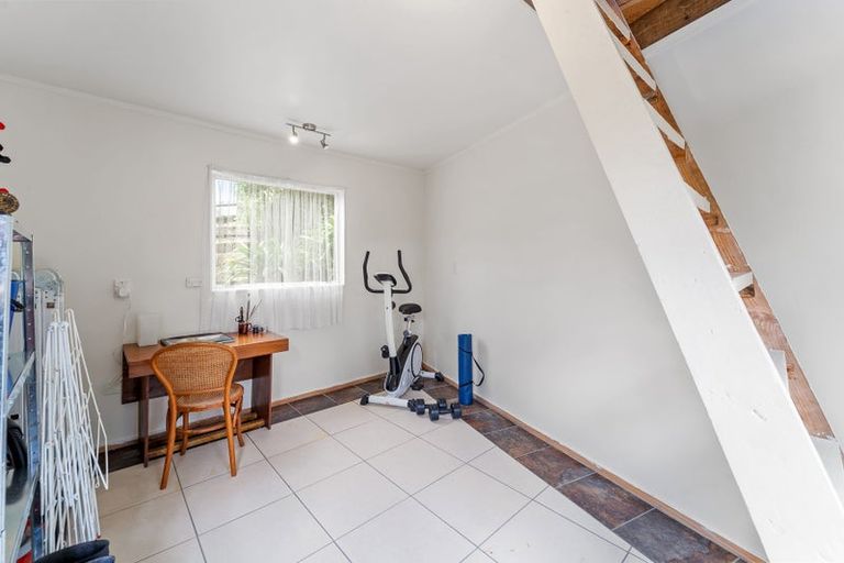 Photo of property in 16a Poplar Road, Stanmore Bay, Whangaparaoa, 0932