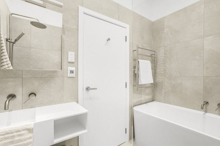 Photo of property in 1/11 Courtenay Place, Te Aro, Wellington, 6011