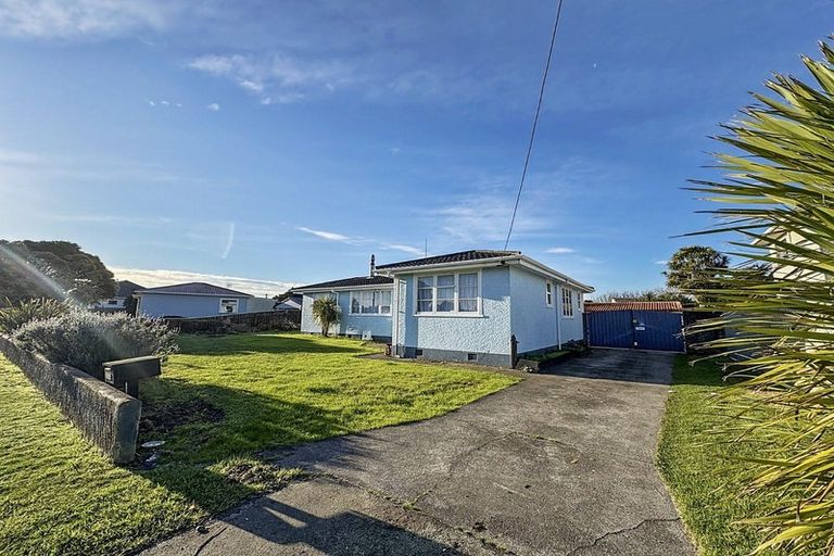 Photo of property in 240 Cornfoot Street, Castlecliff, Whanganui, 4501