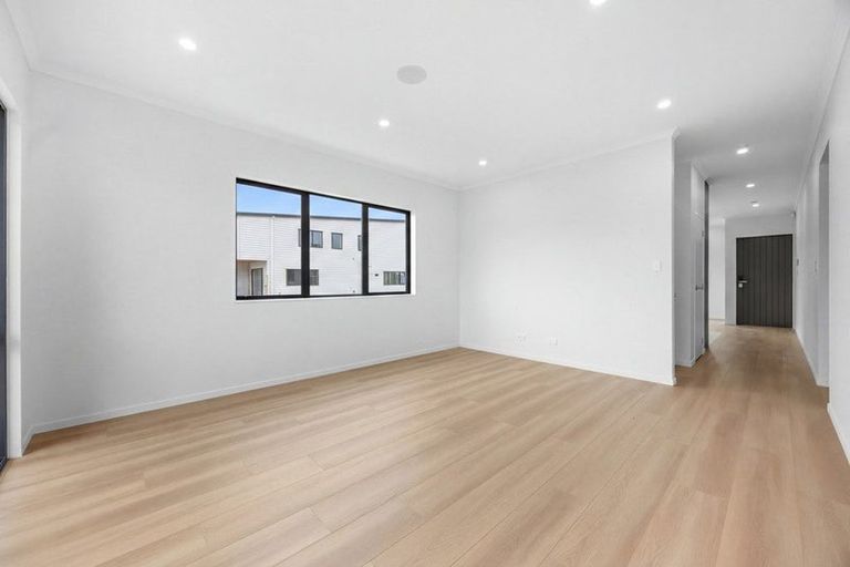 Photo of property in 115 Otuwairoa Esplanade, Opaheke, 2113