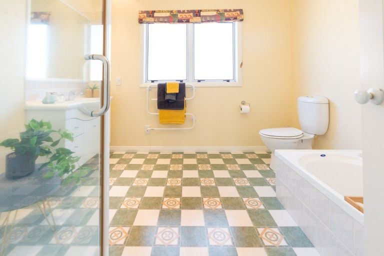 Photo of property in 68 Ocean Road, Paraparaumu Beach, Paraparaumu, 5032