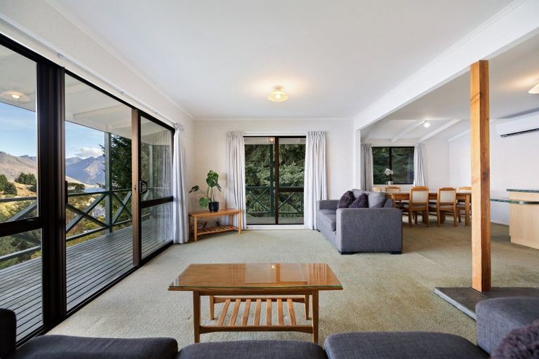 Photo of property in 1 Von Place, Fernhill, Queenstown, 9300