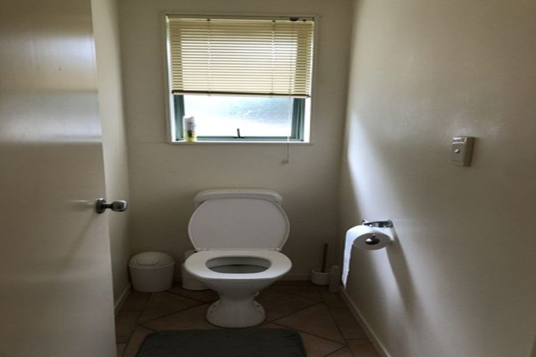 Photo of property in 10 Copplestone Place, New Lynn, Auckland, 0600