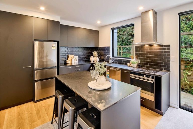 Photo of property in 23 Rua Kai Way, Brooklyn, Wellington, 6021