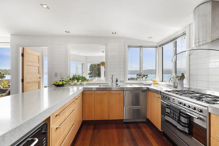 Photo of property in 353 Karaka Bay Road, Karaka Bays, Wellington, 6022