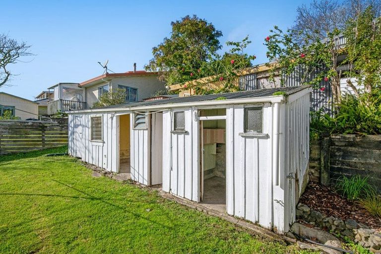 Photo of property in 22 Garfield Road, Helensville, 0800