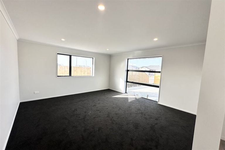 Photo of property in 11 Herridge Street, Woodend, 7691