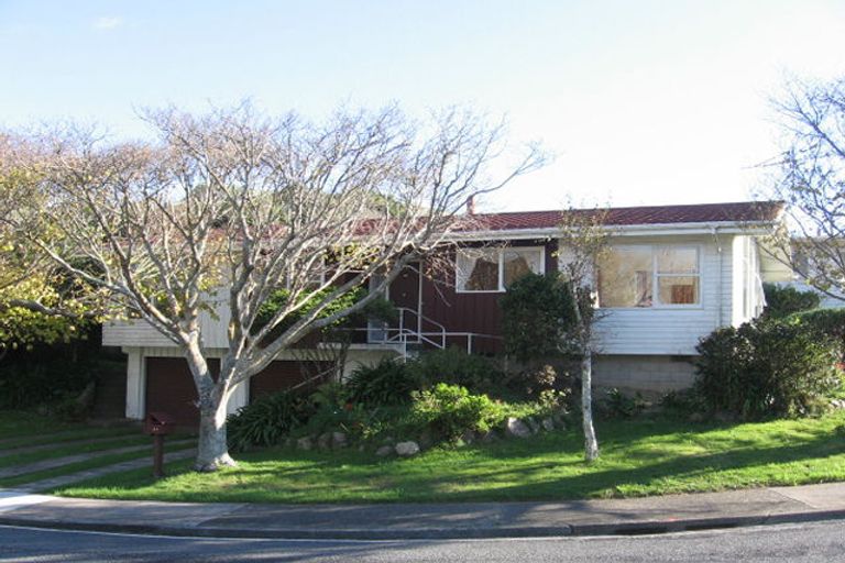 Photo of property in 29 Churton Drive, Churton Park, Wellington, 6037