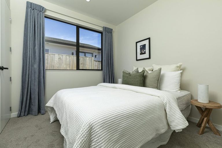 Photo of property in 1 Mcindoe Road, Kumeu, 0810