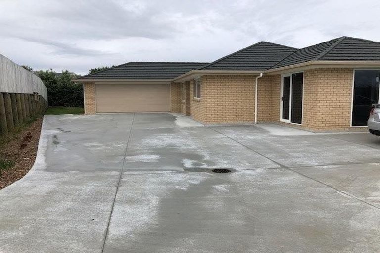 Photo of property in 50 Matija Place, Red Beach, 0932