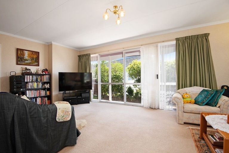 Photo of property in 44 Hillcrest Drive, Kelvin Grove, Palmerston North, 4414
