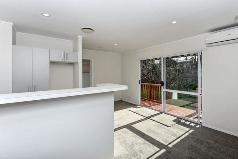Photo of property in 18 Roberts Road, Te Atatu South, Auckland, 0610