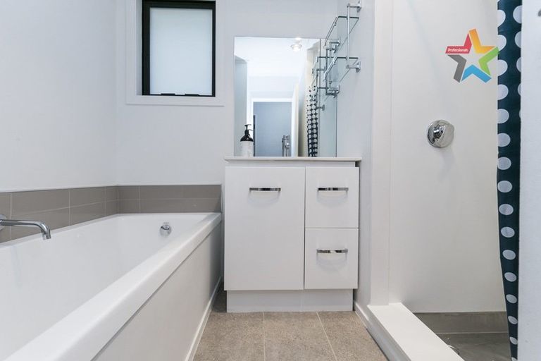 Photo of property in 18 Appleton Place, Karori, Wellington, 6012