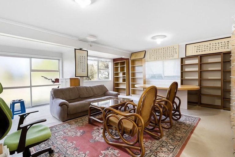 Photo of property in 19 Ravenwood Drive, Forrest Hill, Auckland, 0620