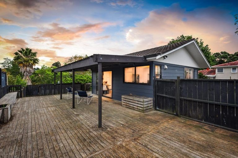 Photo of property in 15 Vina Place, Massey, Auckland, 0614