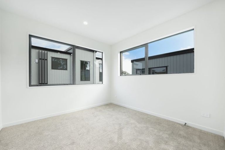 Photo of property in 23b Caribbean Drive, Unsworth Heights, Auckland, 0632