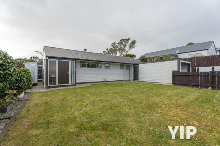 Photo of property in 8 Gow Street, Newlands, Wellington, 6037