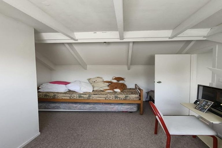 Photo of property in 1 Kim Street, Khandallah, Wellington, 6035