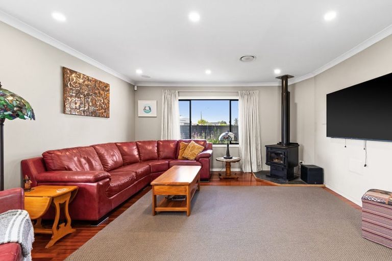 Photo of property in 9 Bassett Place, Taradale, Napier, 4112