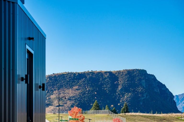 Photo of property in 17 Doug Ledgerwood Drive, Wanaka, 9305