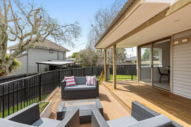 Photo of property in 1/222 Beach Haven Road, Beach Haven, Auckland, 0626