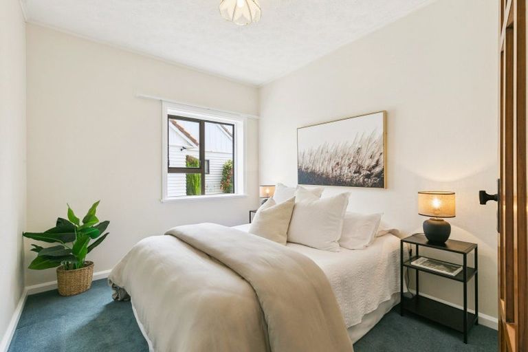 Photo of property in 26 The Quadrant, Miramar, Wellington, 6022