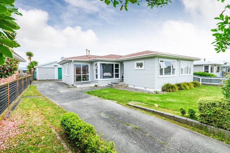 Photo of property in 22 Somerset Crescent, Highbury, Palmerston North, 4412