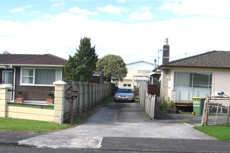 Photo of property in 2/5 Kaumatua Place, Te Atatu Peninsula, Auckland, 0610