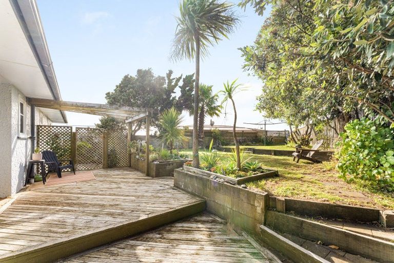 Photo of property in 6 Tainui Street, Castlecliff, Whanganui, 4501