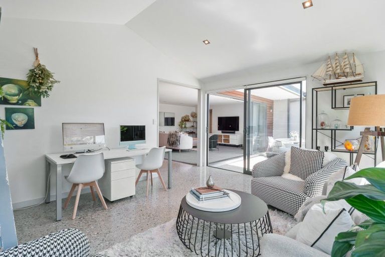 Photo of property in 2 Aberdare Court, Jacks Point, Queenstown, 9371