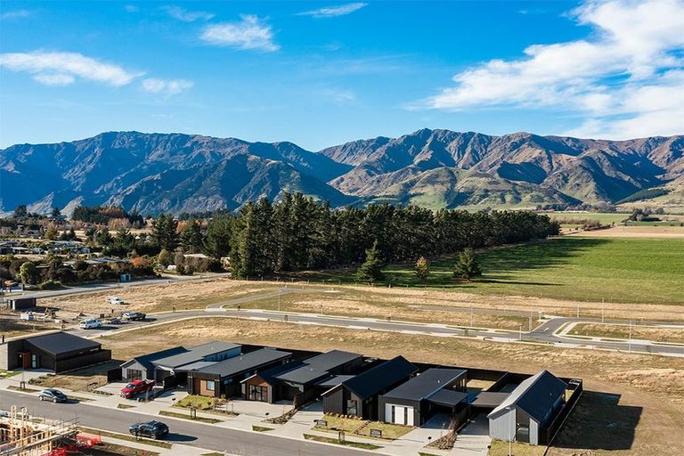 Photo of property in 13 Gillespie Street, Lake Hawea, 9382