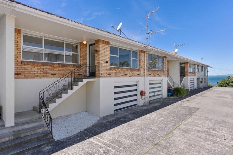 Photo of property in 2/16 Beach Road, Castor Bay, Auckland, 0620