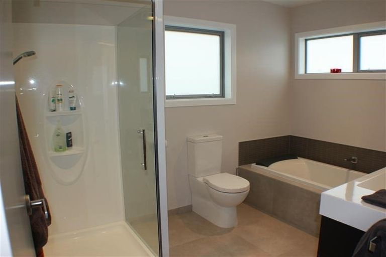 Photo of property in 3 Cresswell Place, Johnsonville, Wellington, 6037