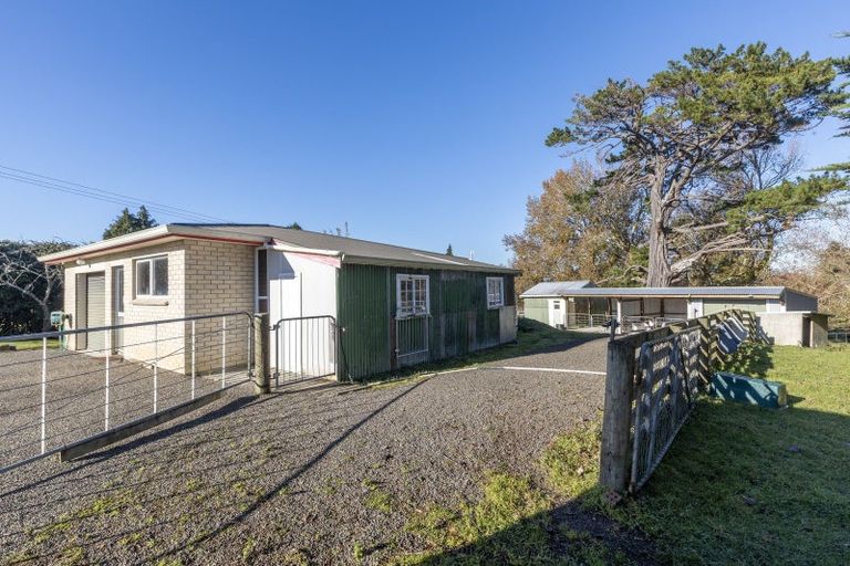 Photo of property in 208 Adelaide Road, Dannevirke, 4930