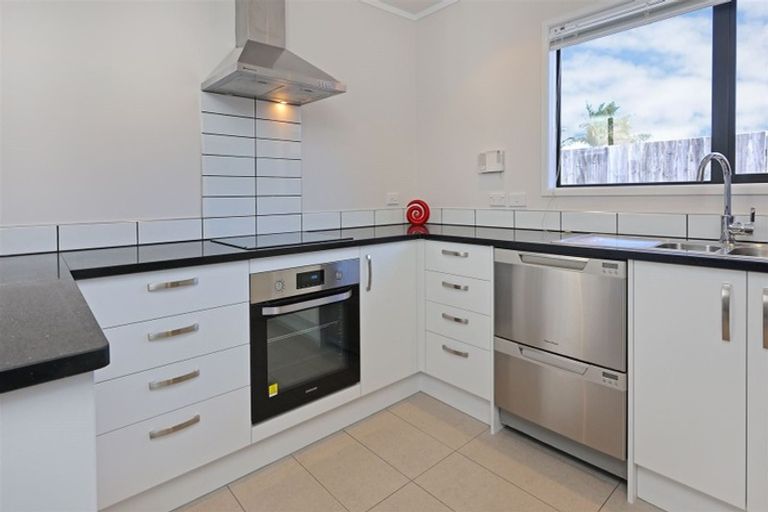 Photo of property in 14 Chesterton Terrace, Henderson, Auckland, 0612
