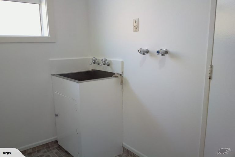 Photo of property in 1/43 Edgecombe Street, Newlands, Wellington, 6037